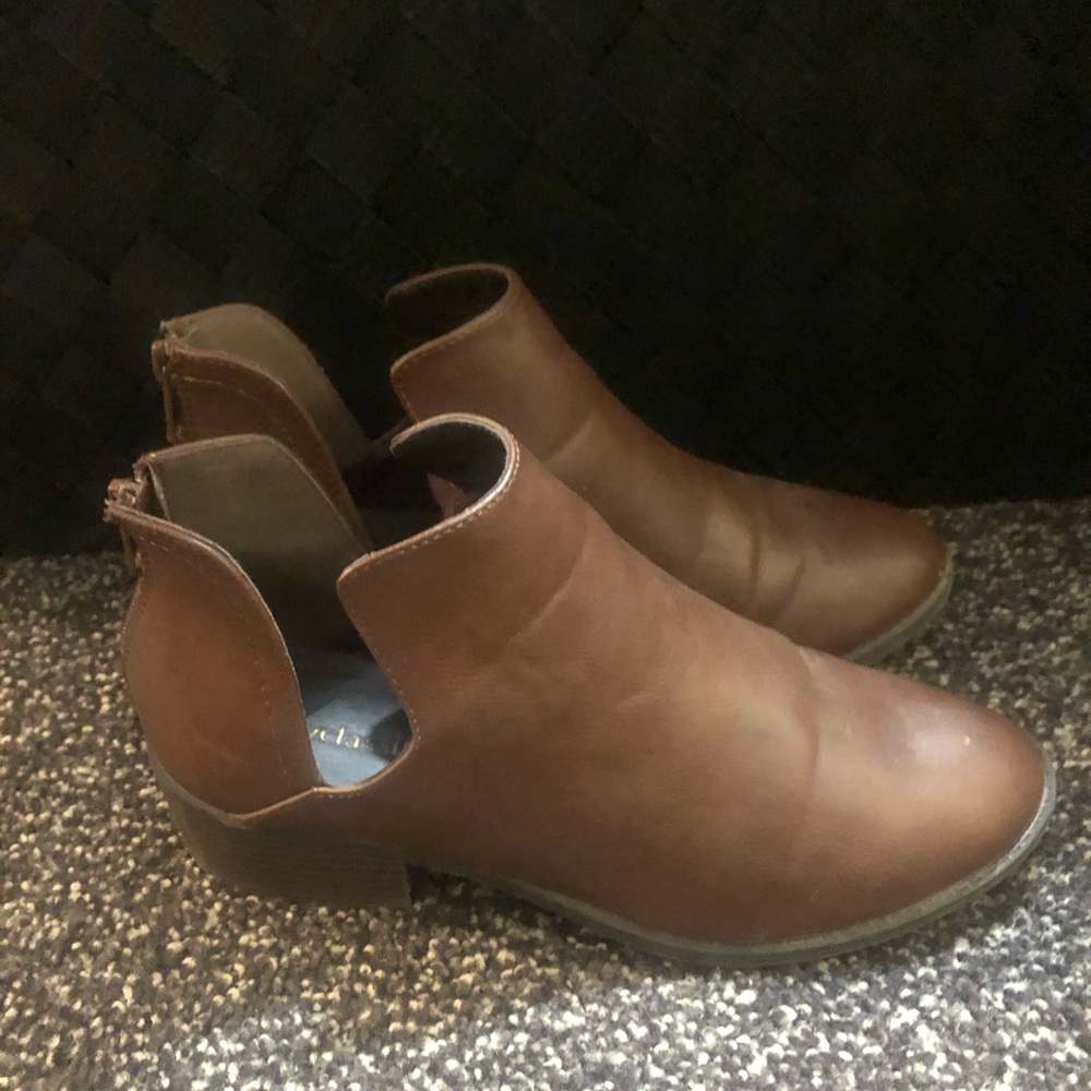 Women boots size 7